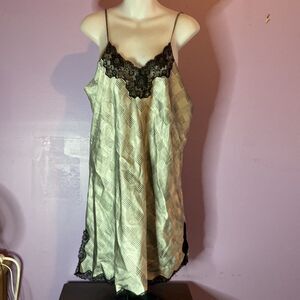Jaclyn Smith Women's Black Silver Nightgown Size XL Satin Sleepwear Lingerie